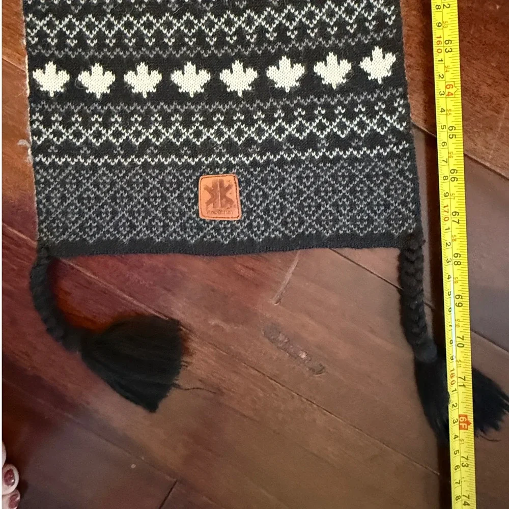 Kootenay Wool Knit Scarf Black White Fair Isle Maple Leaf Tassel Winter‎ Hockey